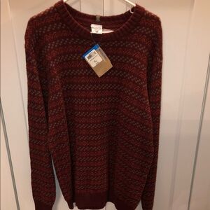 Columbia Men's Burgundy Patterned Crewneck Sweater NWT with flaw near shoulder